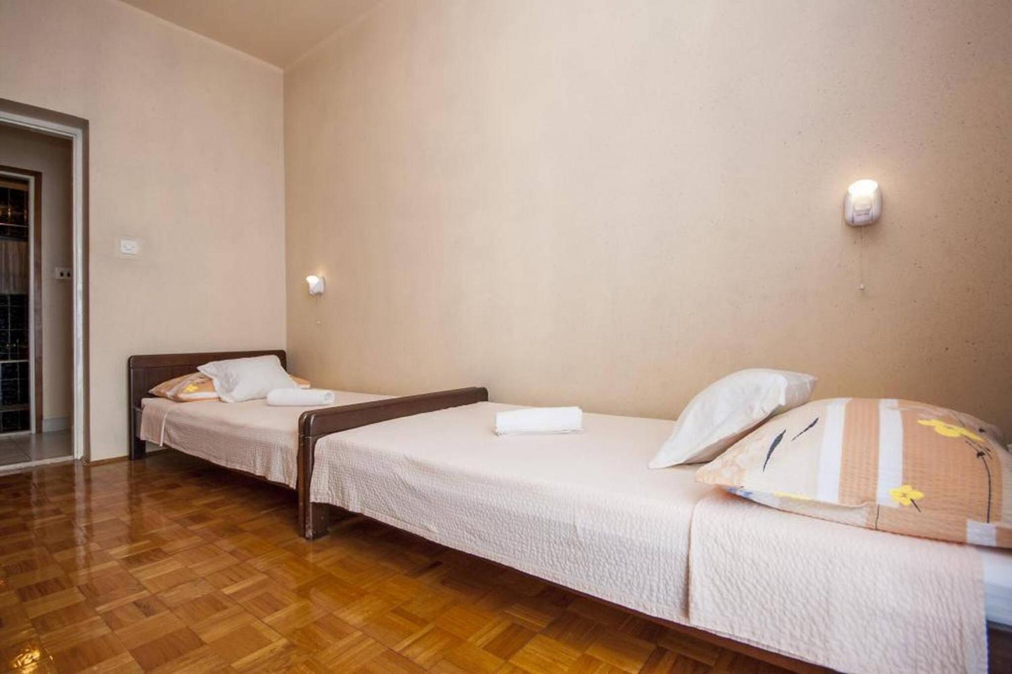 Apartments Zdenka 布罗达里卡 外观 照片